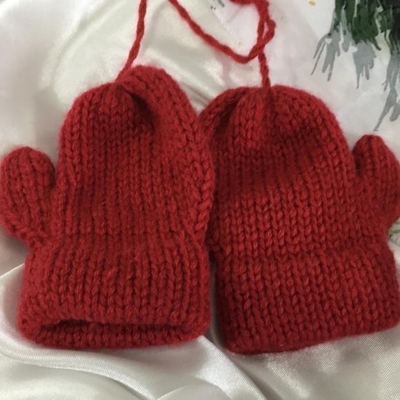 MINI Mittens Christmas Tree Decoration Red Ornament - Picture 4 of 4